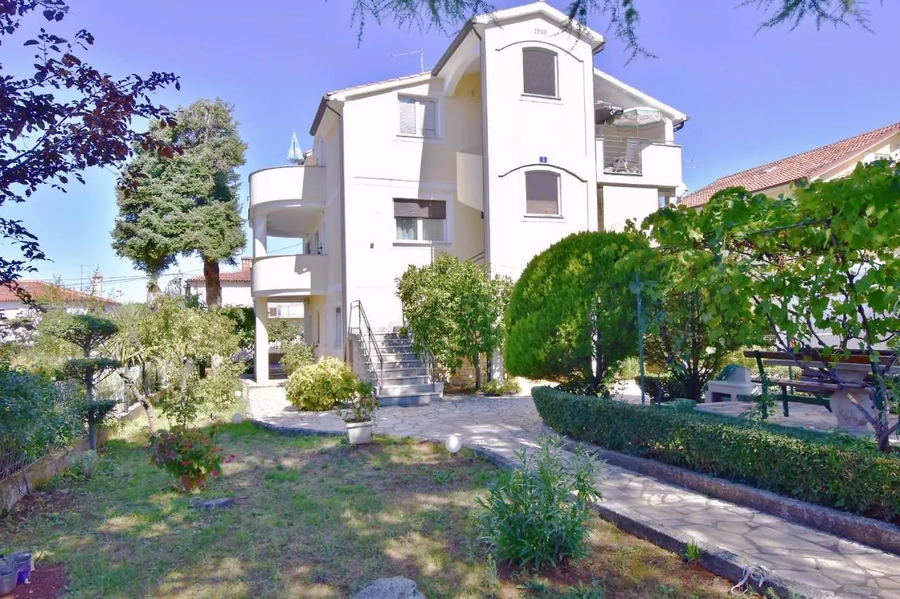 Apartments With A Parking Space Umag - 20421