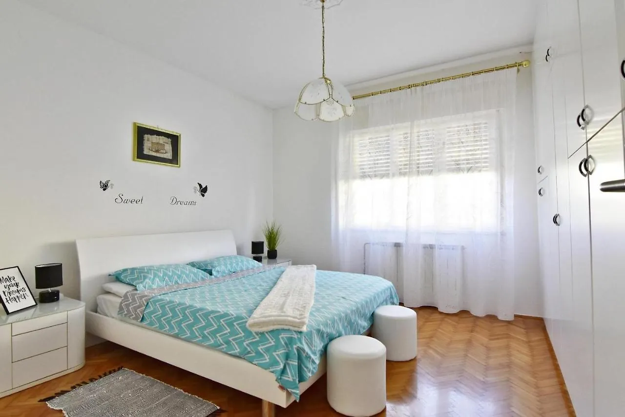 Apartments With A Parking Space Umag - 20421